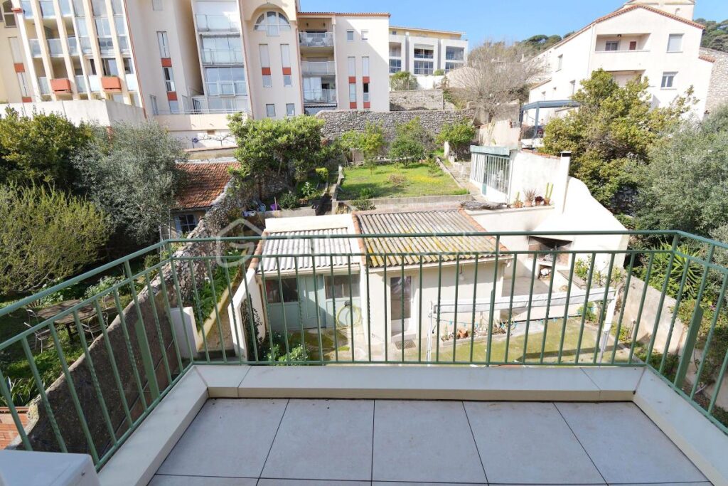 TRES BEL APPARTEMENT d&rsquo;environ 90 m2 très bien entretenu ! – 5 pièces – 4 chambres – 90 m²