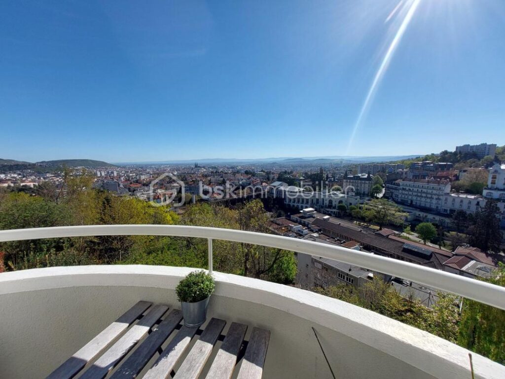 ✨ Appartement T3 avec jardin et vue exceptionnelle à Royat ✨ – 3 pièces – 2 chambres – 65 m²