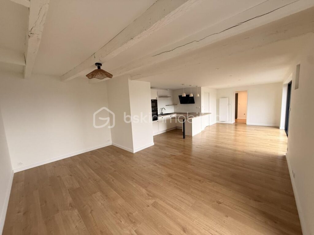 Maison de 104m2 entièrement rénovée – 4 pièces – 3 chambres – 104 m²
