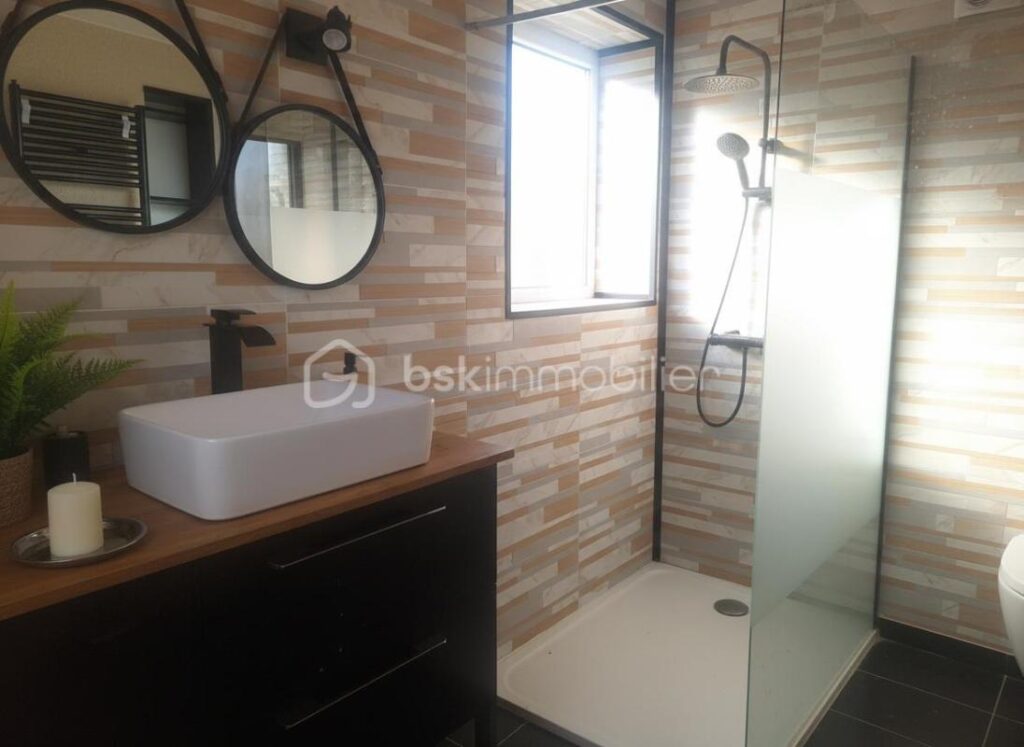 VILLA 155M² AVEC PISCINE – APPARTEMENT INDEPENDANT 35M² – 7 pièces – 5 chambres – 190 m²