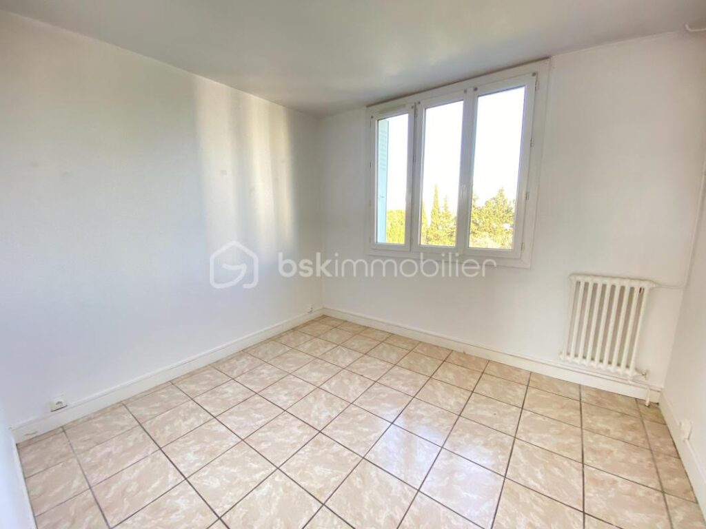 Appartement 4 pièces – 66 m² – Lumineux – Vue dégagée – Fort potentiel – 5 pièces – 3 chambres – 66 m²