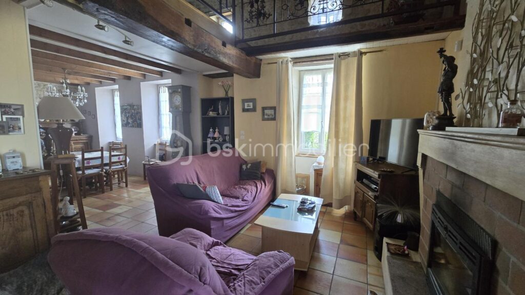 Maison en pierre avec 100m2 de dépendances – 7 pièces – 3 chambres – 172 m²