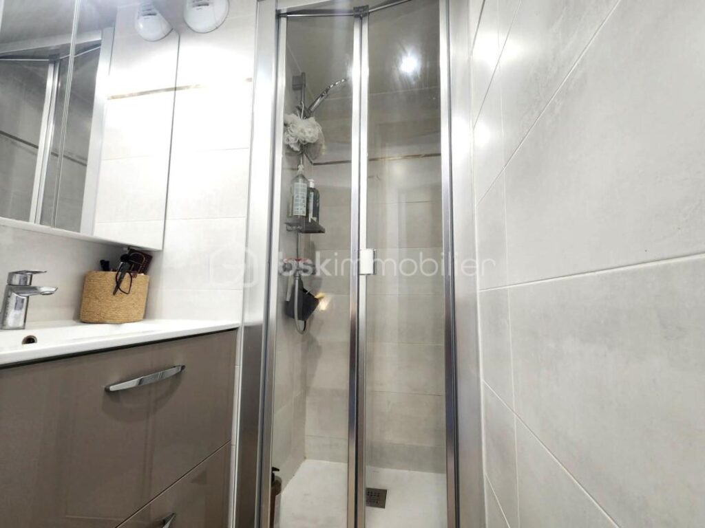 Superbe appartement avec vue mer et piscine – 2 pièces – 1 chambre – 27 m²