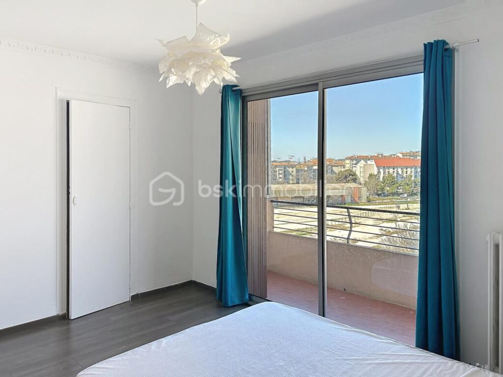T3 TRAVERSANT AVEC BALCONS – 3 pièces – 2 chambres – 69 m²