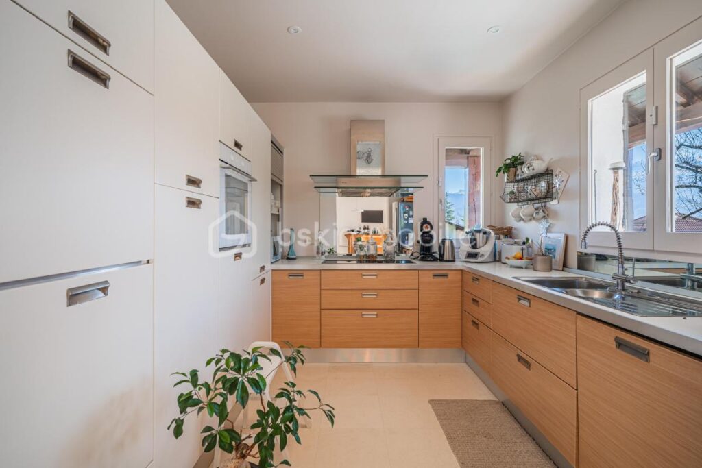 ***EXCLUSIVITÉ À BERNIN : LA VILLA FAMILIALE 7 PIECES PAR EXCELLENCE – ÉLÉGANCE & PANORAMA – 7 pièces – 4 chambres – 213 m²