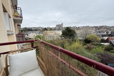 Appartement T3 d’environ 70 m² avec balcon, cave, parking libre et cadre verdoyant – 3 pièces – 2 chambres – 70 m²