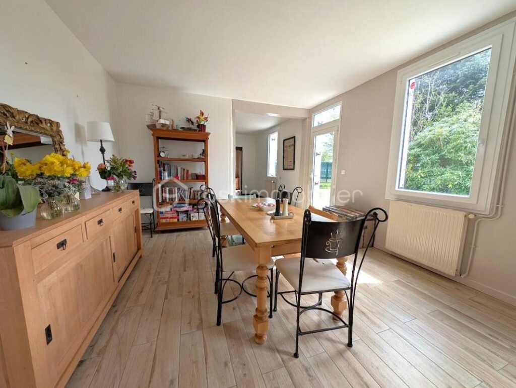 Maison de charme et sa dépendance 𝐚𝐮𝐱 𝐩𝐨𝐫𝐭𝐞𝐬 𝐝𝐮 𝐇𝐚𝐯𝐫𝐞, 𝐯𝐢𝐞 𝐝𝐞 𝐩𝐥𝐚𝐢𝐧-𝐩𝐢𝐞𝐝, 𝐣𝐚𝐫𝐝𝐢𝐧 𝐜𝐥𝐨𝐬 𝐞𝐭 𝐚𝐫𝐛𝐨𝐫é – 6 pièces – 4 chambres – 180 m²