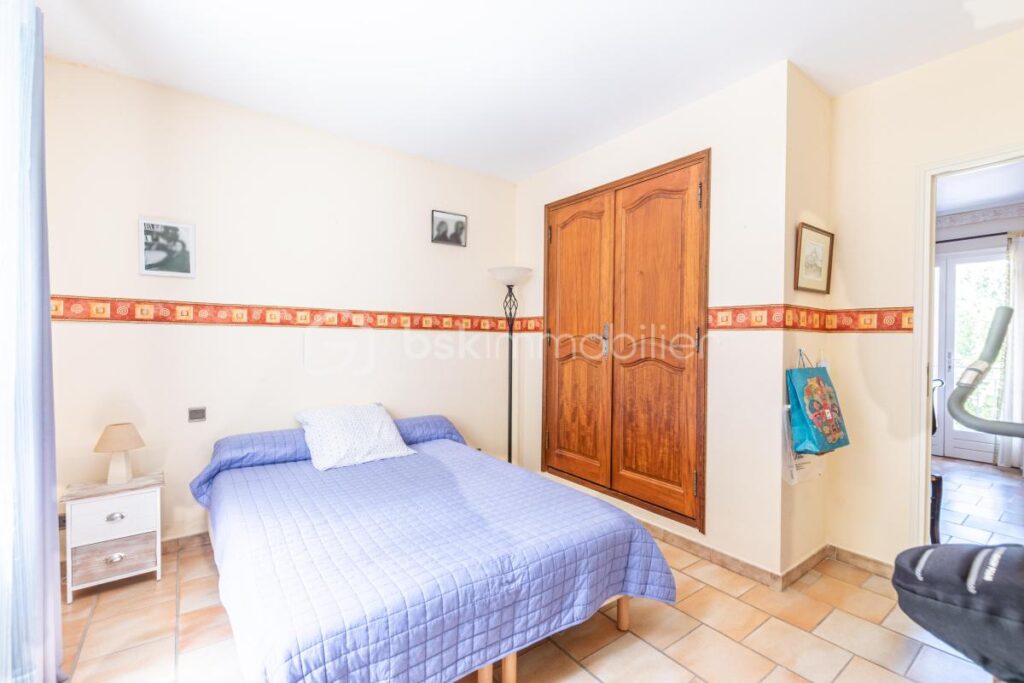 DPT VAR 83 : VERITABLE HAVRE DE PAIX – 6 pièces – 4 chambres – 160 m²