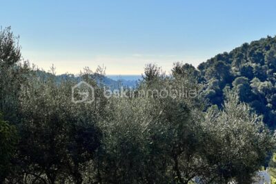 COUP DE CŒUR pour une villa individuelle à Vence Sud. Vue mer. Terrain piscinable – 4 pièces – 3 chambres – 135 m²