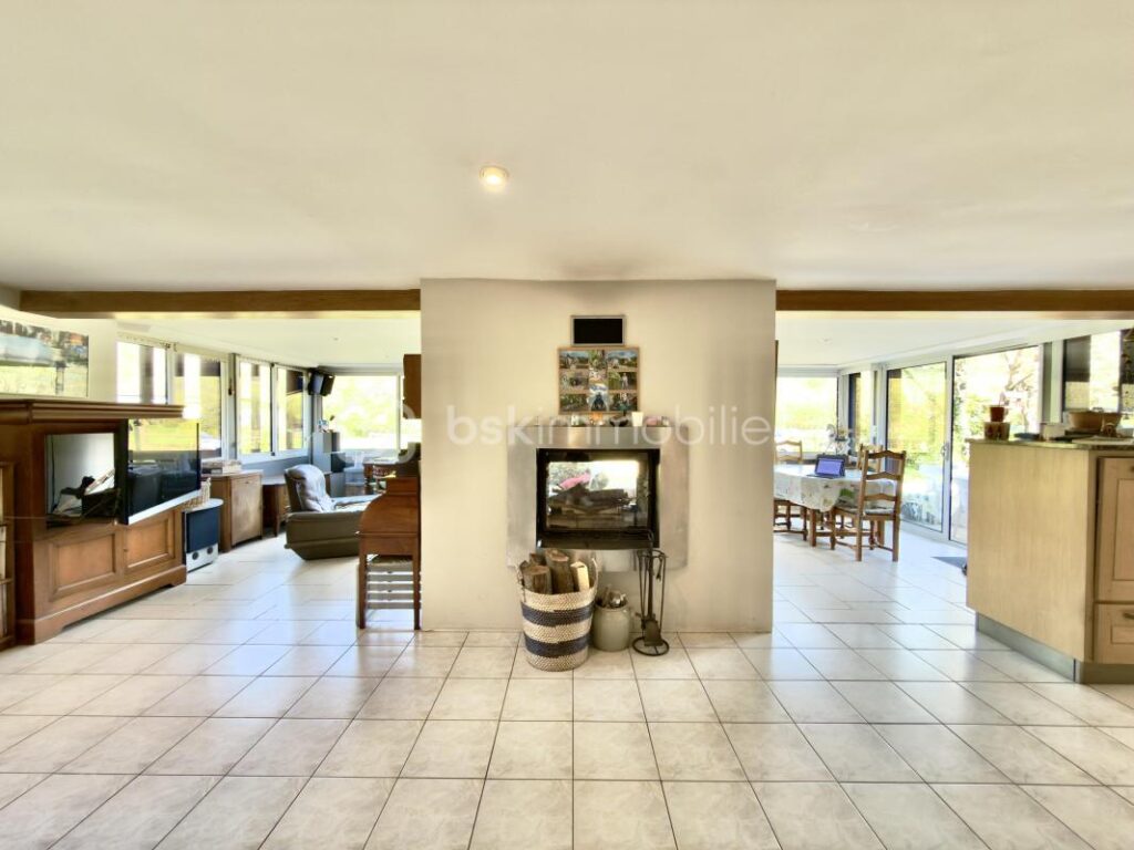 🏡 Maison pleine de charme 160 m² avec terrain exceptionnel de 5 500 m² – Rives-en-Seine – 8 pièces – 5 chambres – 160 m²