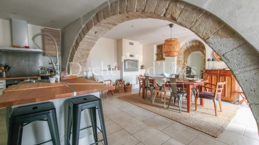 Maison – 6 pièces – 3 chambres – 150 m²