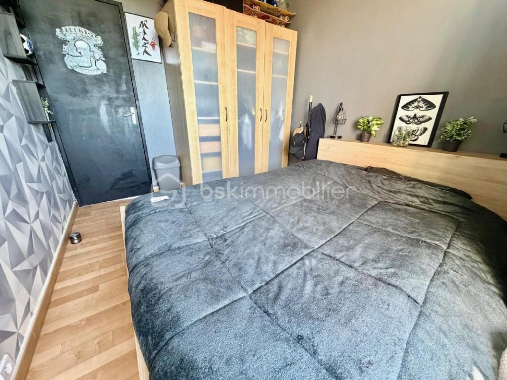 Résidence Bellevue/ F3 dernière étage / une place de parking/ et une cave – 3 pièces – 2 chambres – 61 m²