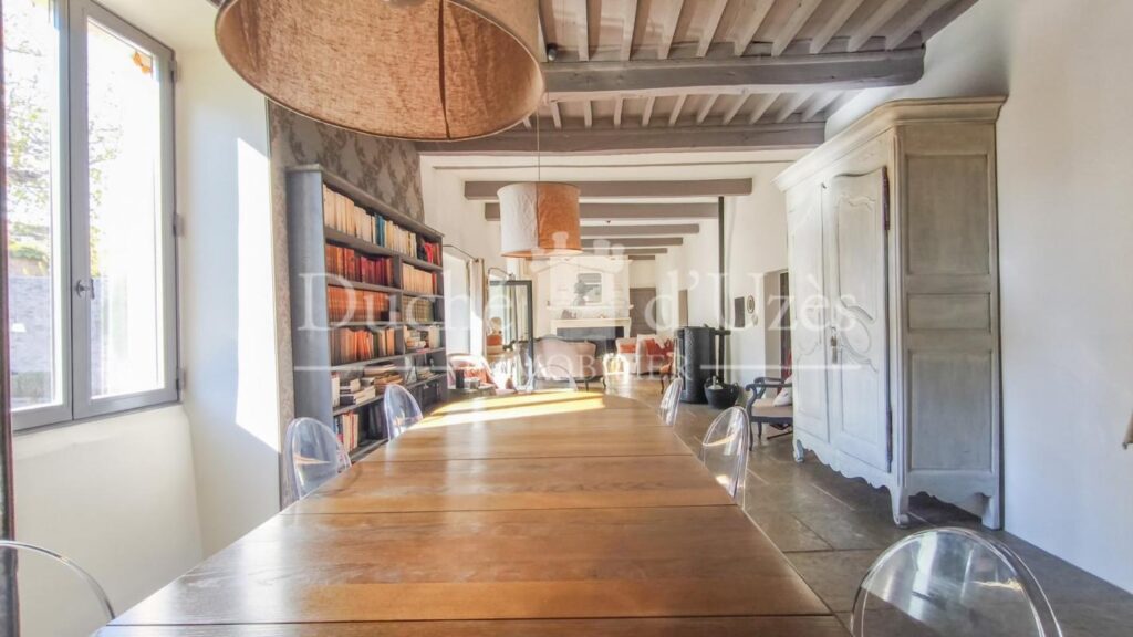 Maison – 14 pièces – 7 chambres – 330 m²