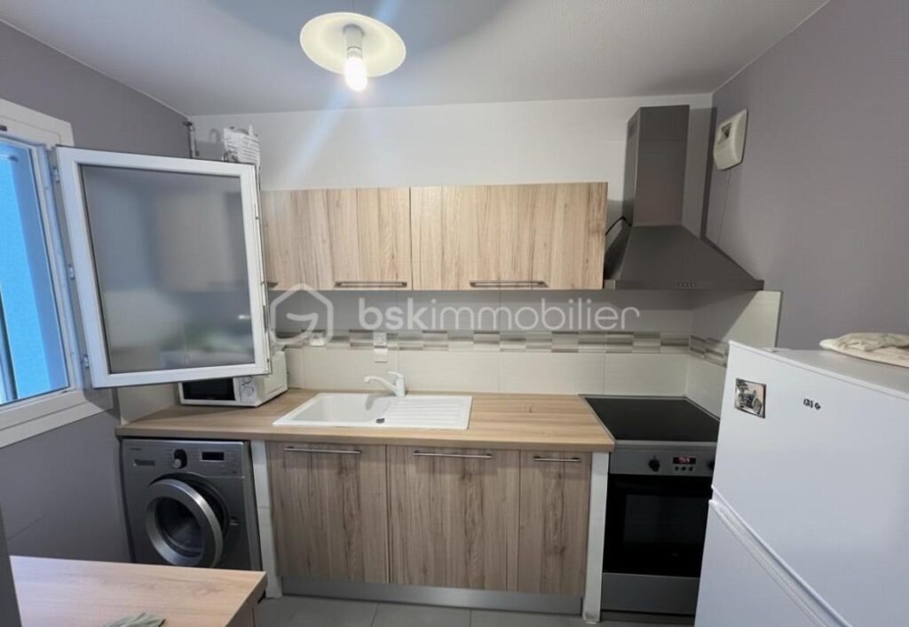 EXCLUSIVITE A PEYMEINADE – 2 PIÈCES 52 m² – DERNIER ÉTAGE – BALCON – PARKING – 2 pièces – 1 chambre – 51 m²