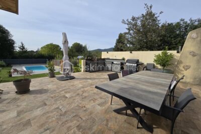 En exlusivité à Lauris jolie maison rénovée, 3 chambres, bureau, piscine – 5 pièces – 3 chambres – 140 m²