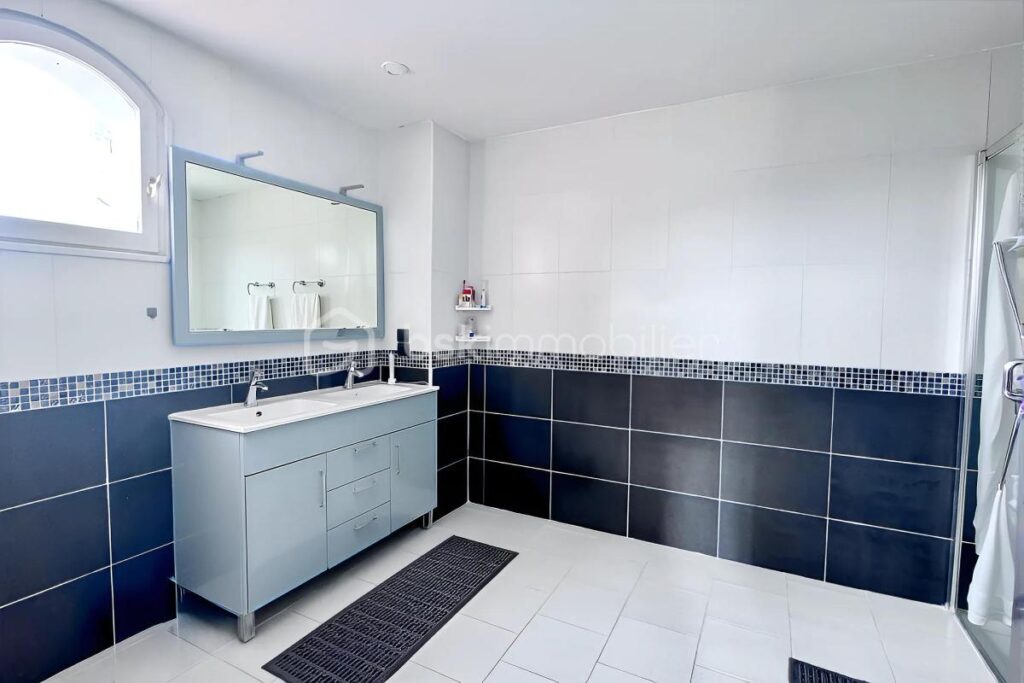 Achat d&rsquo;une Villa 137m² 5 pièces 4 chambres avec piscine à Brignoles secteur résidentiel – 5 pièces – 4 chambres – 131 m²