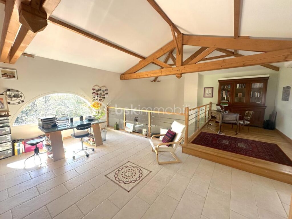 VILLA 7 PIÈCES – 200M2 – 7 pièces – 5 chambres – 200 m²