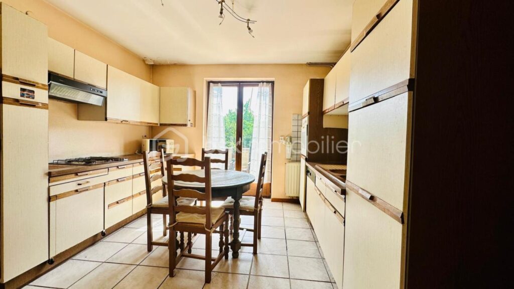 Maison traditionnelle de 1990 – 7 pièces – 5 chambres – 190 m²