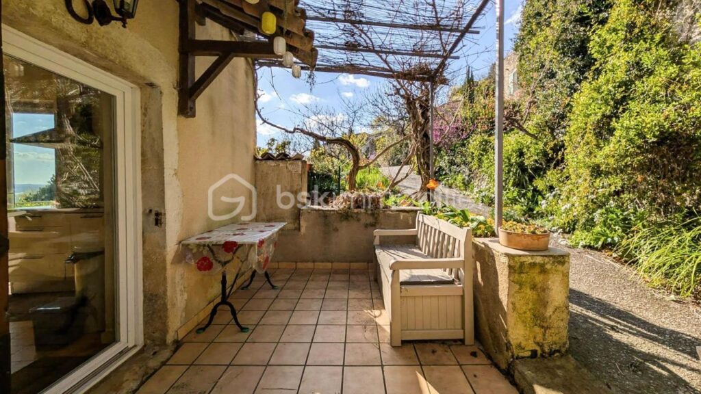 EXCLUSIVITÉ – Maison en pierre avec vue panoramique – Savasse (Drôme provençale) – 7 pièces – 3 chambres – 130 m²