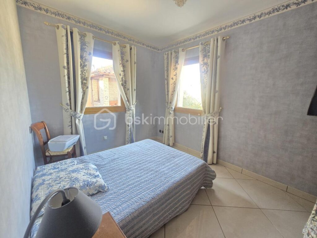 Villa de standing avec piscine à débordement et appartement indépendant – Bouzigues – 5 pièces – 4 chambres – 250 m²