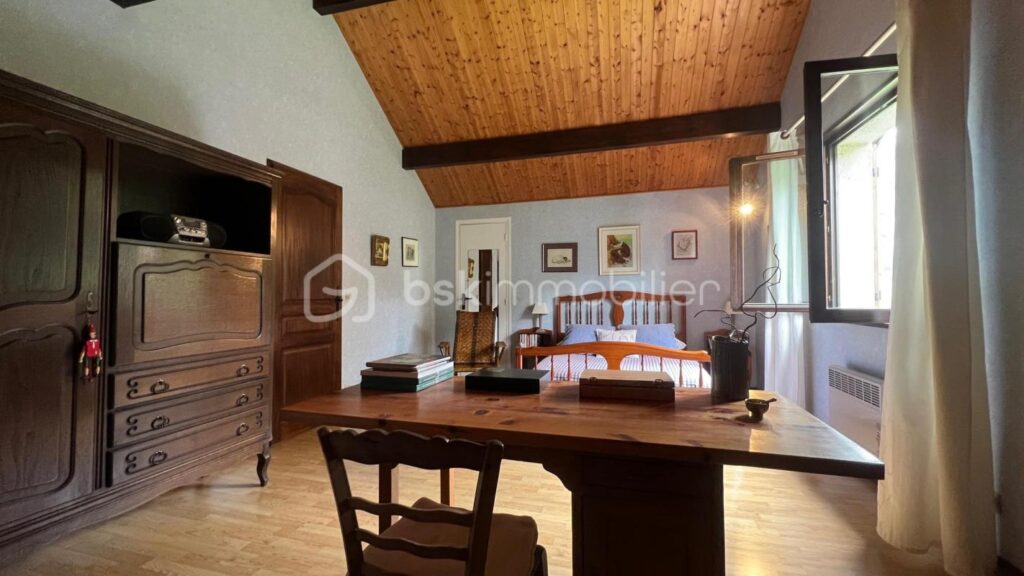 Maison de 168m² sur terrain de 2167m² – 5 pièces – 3 chambres – 168 m²