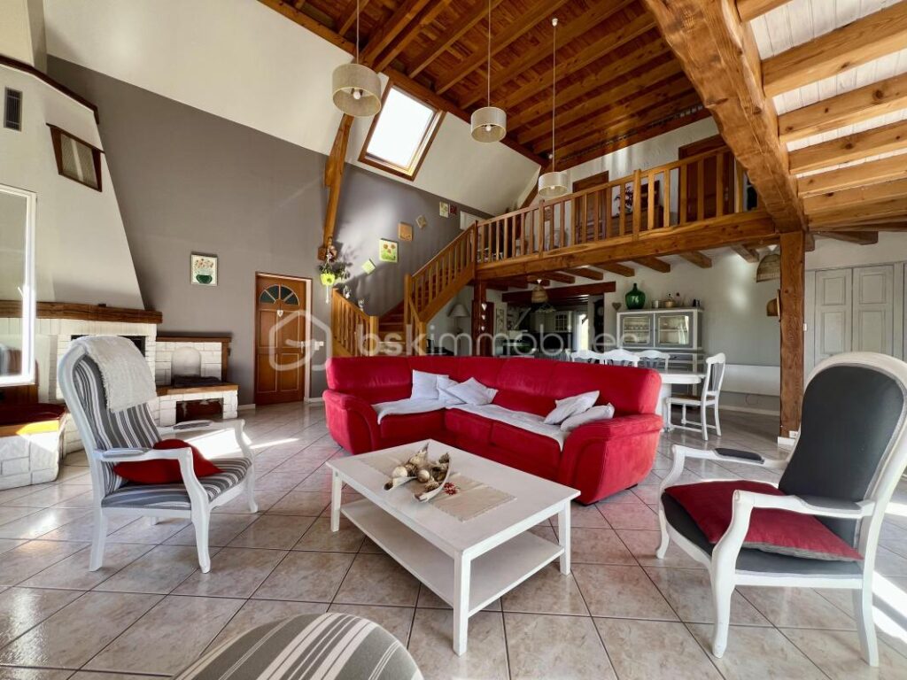 Maison traditionnelle – 5 pièces – 3 chambres – 162 m²