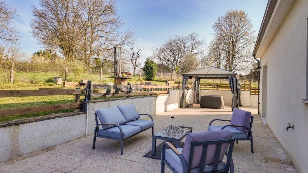 Maison traditionnelle récente avec vue idyllique benignoise – 4 pièces – 3 chambres – 98 m²