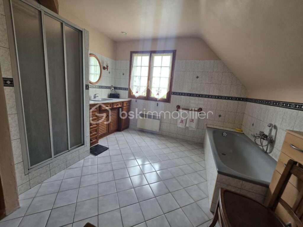 Maison traditionnel à Paron (89100), à 10 min de la gare de Sens – 4 pièces – 3 chambres – 121 m²