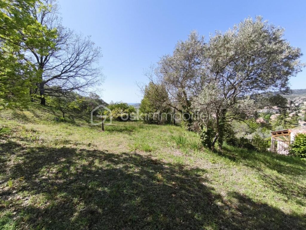 Maison Type 4 / 5 136 m² sur 1400 m² de terrain – 5 pièces – 3 chambres – 136 m²