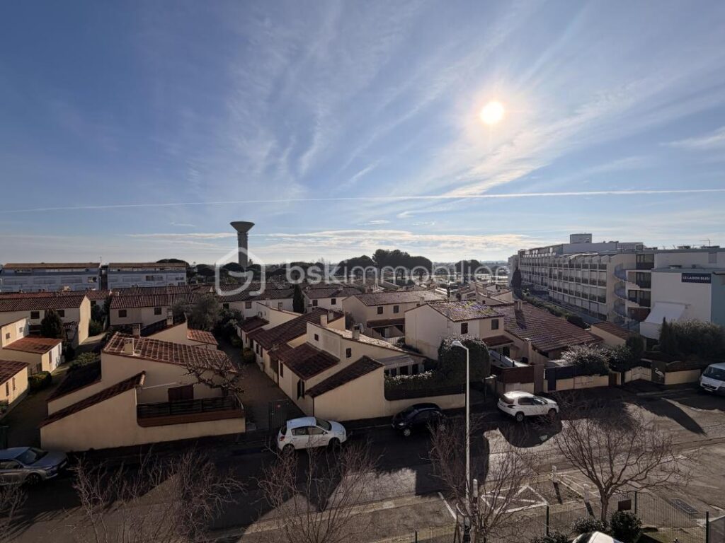 Appartement T2 cabine avec loggia et aprking privé, proche plage et centre-ville – 2 pièces – 1 chambre – 35 m²