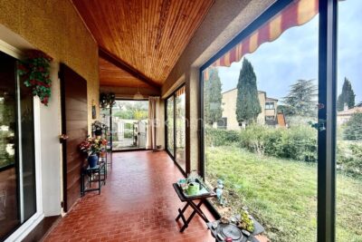 🏡À VENDRE VILLA DE 130 M2 + GRANDE VÉRANDA AVEC VUE PANORAMIQUE – GARAGE ET ABRIS DE JARDIN – FORT POTENTIEL SUR 1060 M2 DE TERRAIN – VALENSOLE – PRIX 305 000 € 🌿✨ – 5 pièces – 3 chambres – 130 m²