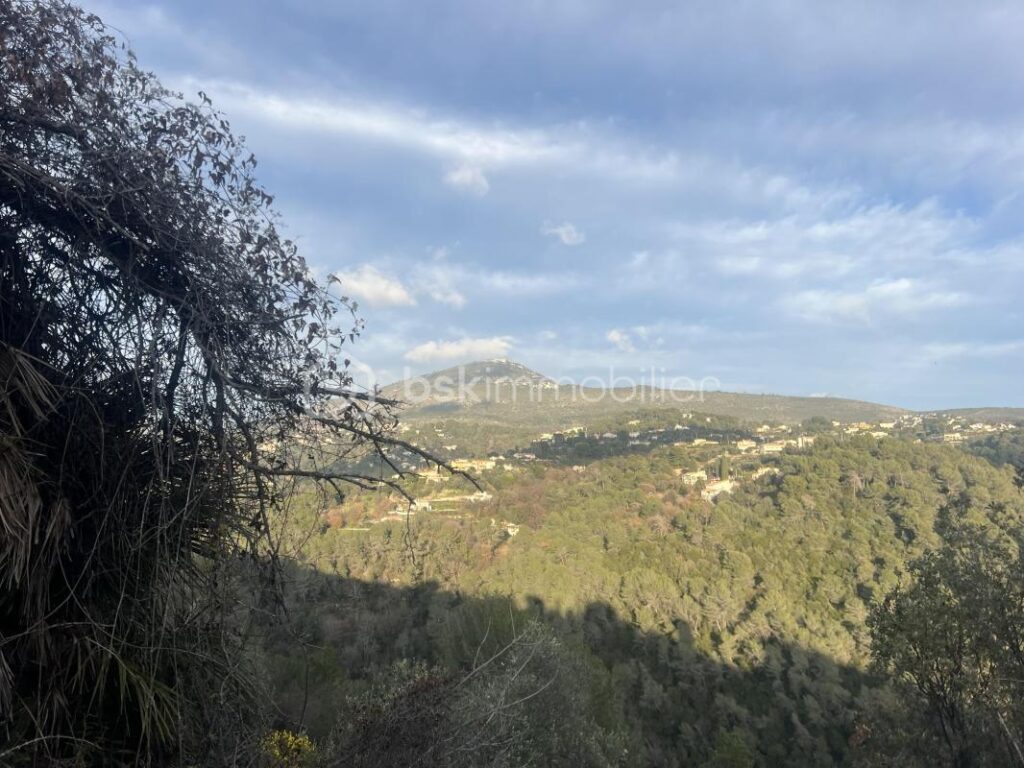 COLOMARS – IDEAL INVESTISSEUR – MAISON EN TRAVAUX INACHEVES – 500M² – TERRAIN 1975 M² – 20 MIN NICE – 6 pièces – 5 chambres – 499 m²