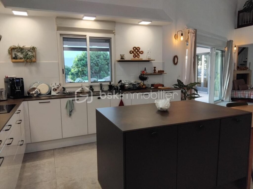 Villa d’architecte moderne de 295 m² : un véritable HAVRE DE PAIX dans le sud de la Réunion ! – 7 pièces – 5 chambres – 295 m²