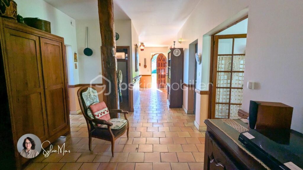 Ancienne grange en pierre sur 2,7 hectares avec vue dégagée au calme – 4 pièces – 3 chambres – 140 m²