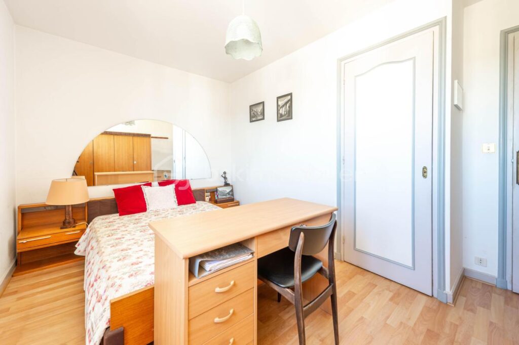 Joli 4 pièces en étage élevé avec vue panoramique / Cave + Parking commun / Garage en sus – 4 pièces – 2 chambres – 82 m²