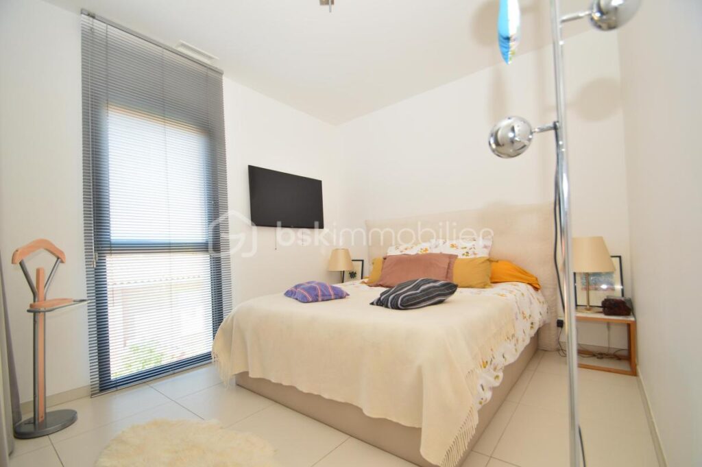 Belle villa avec jardin, garage et piscine – 5 pièces – 3 chambres – 180 m²