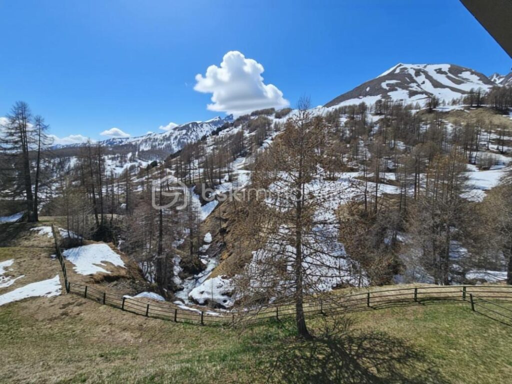 **EXCLUSIVITÉ – Studio avec coin cabine – Vue montagnes exceptionnelle** – 1 pièce – NR chambres – 21 m²