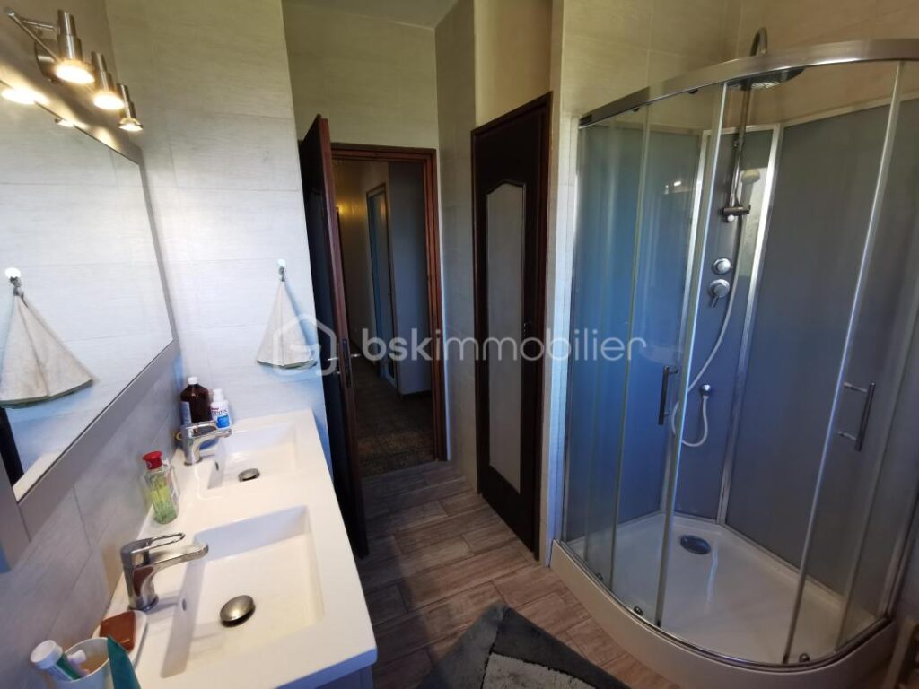 Grande maison familliale – propriété équestre – 6 pièces – 4 chambres – 128 m²
