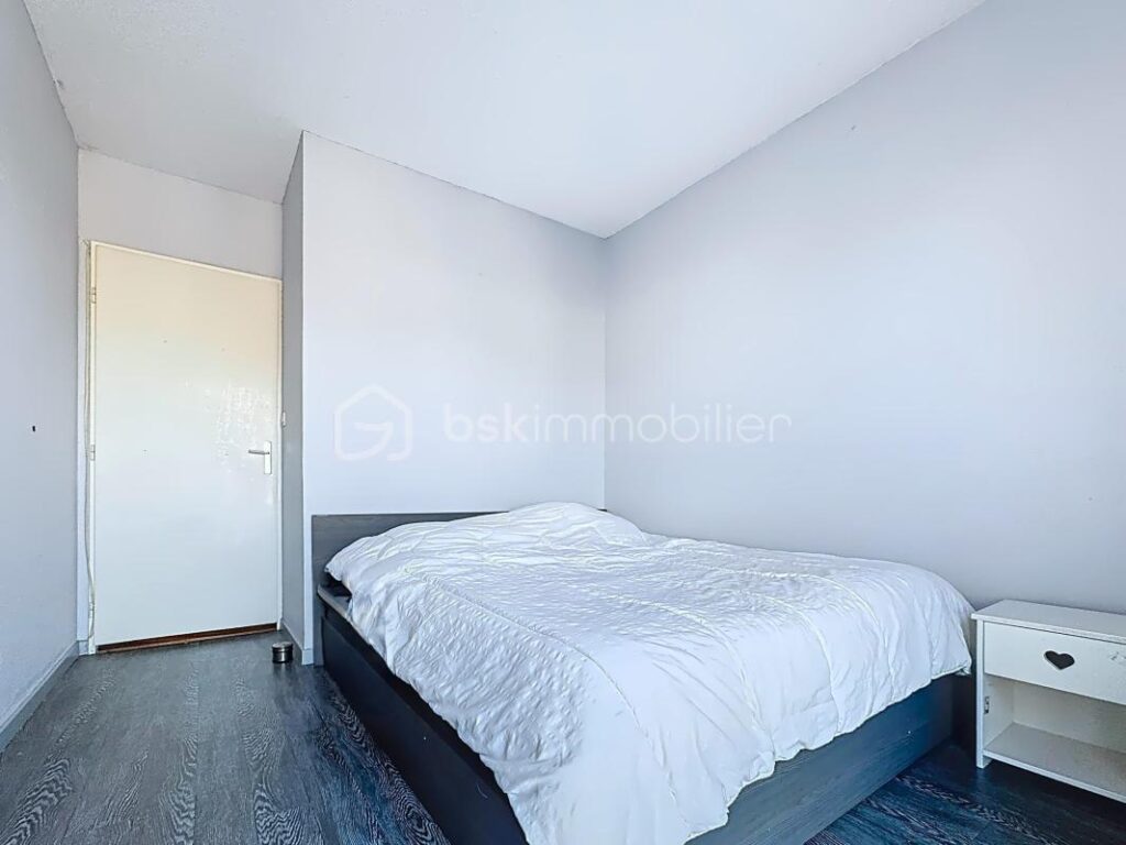 ✨ T4 traversant avec terrasse, vue dégagée et parc – Résidence fermée avec ascenseur ✨ – 4 pièces – 3 chambres – 84 m²