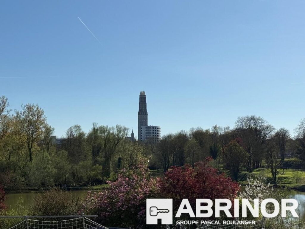 Superbe T4 traversant 81 m² — vue étang & tour Perret, plein sud | Résidence Parc de Beauvillé, Amiens – 4 pièces – 3 chambres – 81 m²