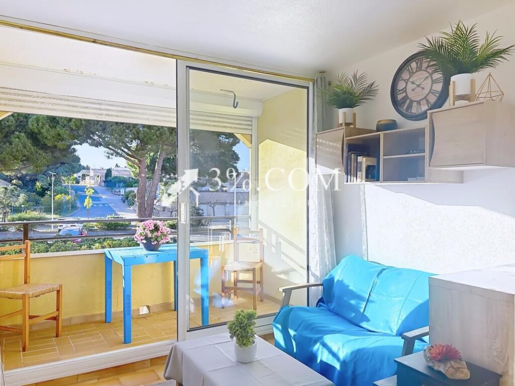 Appartement 3 pièces: 1 chambre + Cabine de 24 m2 avec balc – 3 pièces – 1 chambre – 23 m²