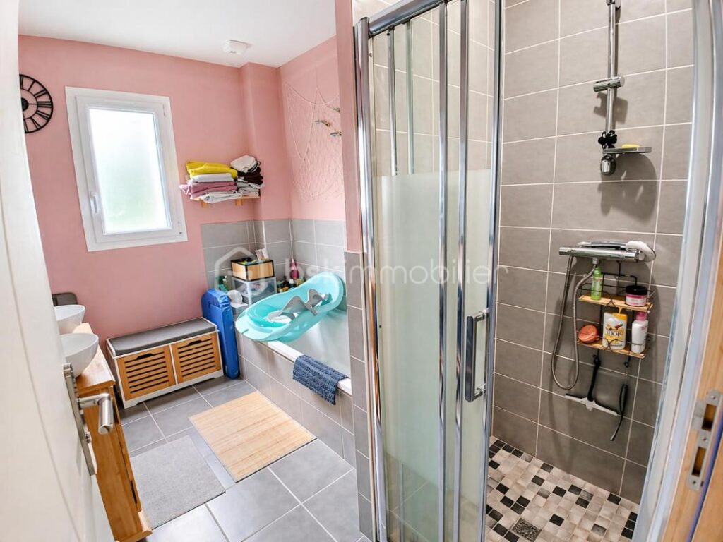 NOUVEAUTÉ sur la commune du VAL SAINT PERE ! – 6 pièces – 3 chambres – 121 m²