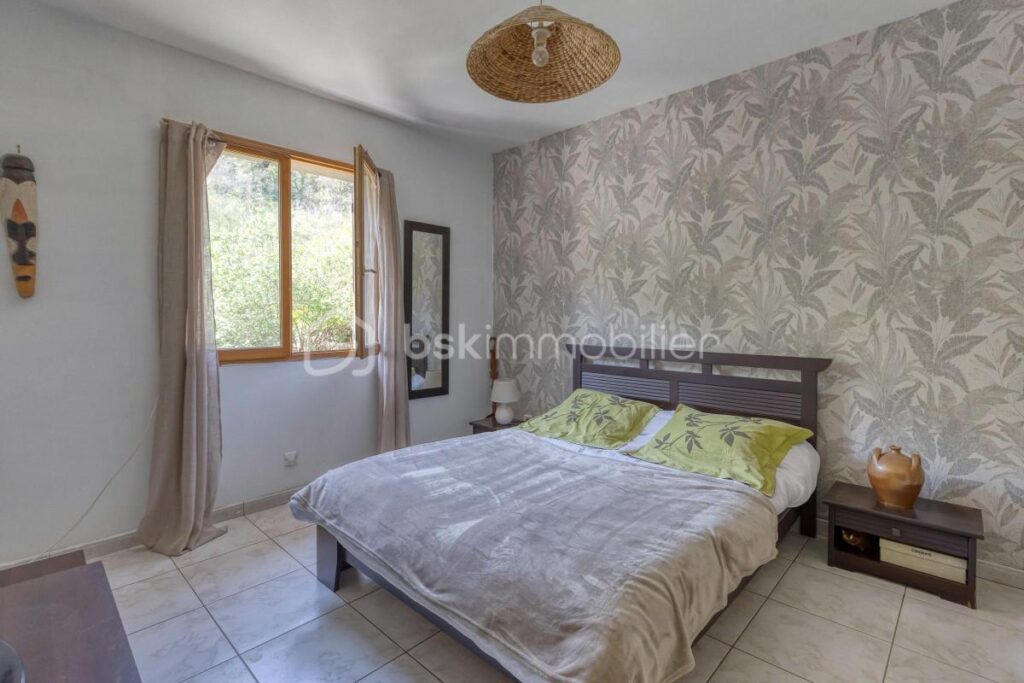PRUNIERES 38350 – VILLA individuelle de PLAIN PIED de 124m² – 3 CHAMBRES, COMBLES à aménager. VUE EXCEPTIONNELLE, CADRE NATUREL privilégié – 5 pièces – 3 chambres – 124 m²