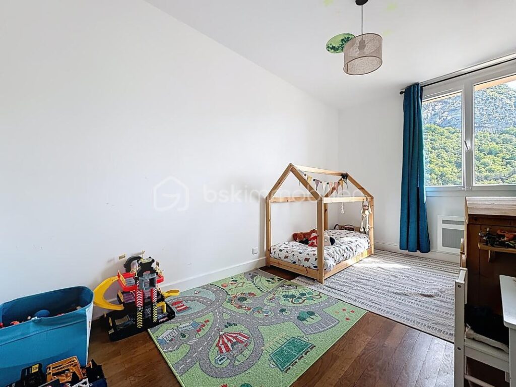 Appartement T4 de 68m2 au DERNIER ÉTAGE avec balcon et cave – 4 pièces – 2 chambres – 68 m²