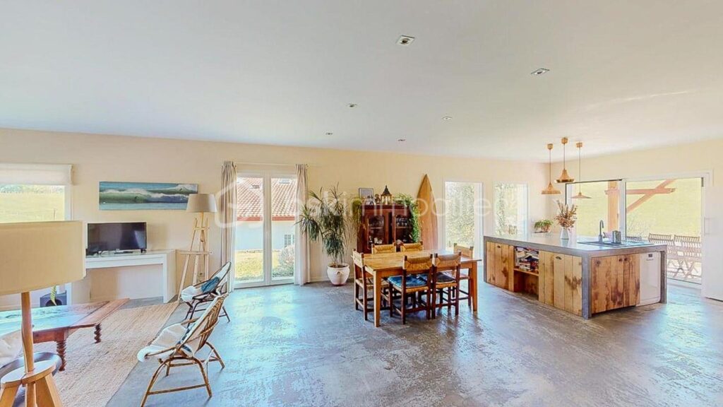Maison de plain-pied de 2015 avec un T2 indépendant – 7 pièces – 4 chambres – 201 m²