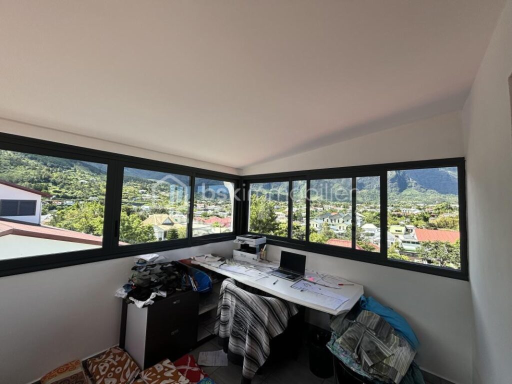 À vendre : Magnifique maison F5 de 2020 dans le cirque de Cilaos, à l’île de La Réunion – 5 pièces – 4 chambres – 137 m²