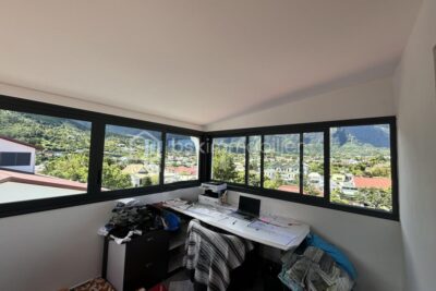 À vendre : Magnifique maison F5 de 2020 dans le cirque de Cilaos, à l’île de La Réunion – 5 pièces – 4 chambres – 137 m²