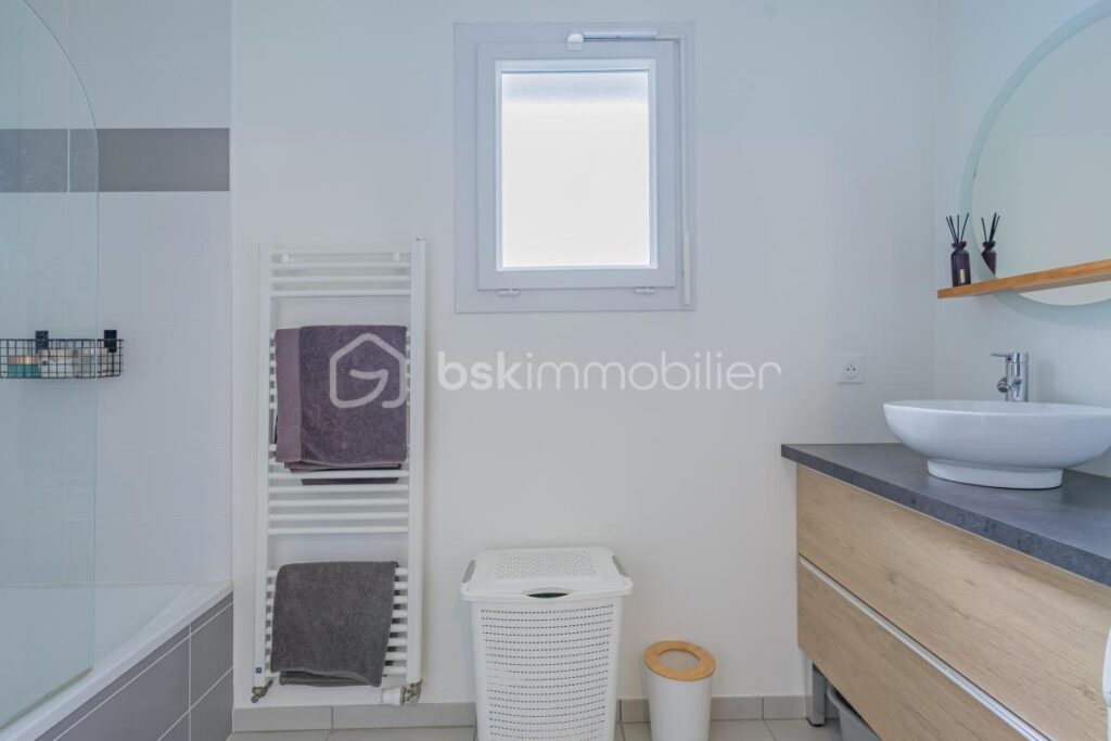 Appartement T3 avec garage – vue imprenable sur la Dent du Chat – 3 pièces – 2 chambres – 63 m²