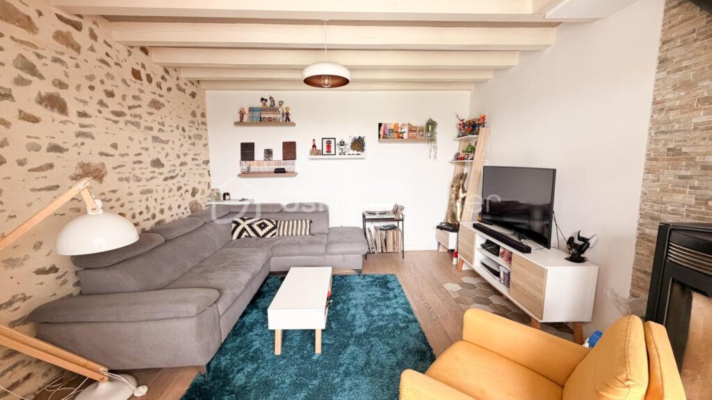 Maison en pierre renovée 100m2 2 chambres – 4 pièces – 2 chambres – 100 m²