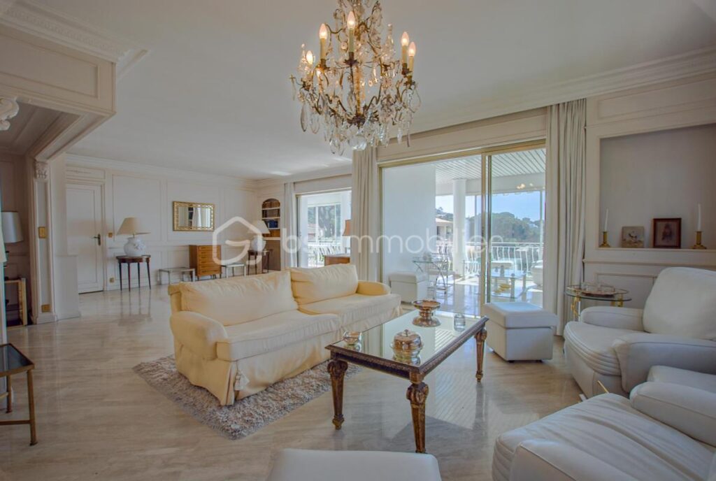 Demeure de caractère avec vue mer, piscine et multiples logements indépendants – 9 pièces – 6 chambres – 319 m²